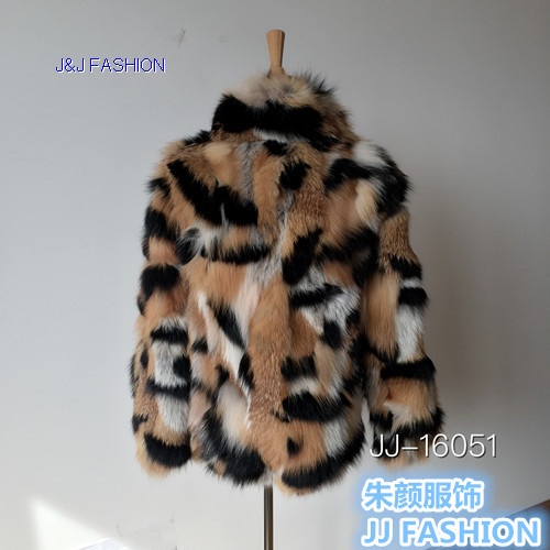 LADY'S JACKET IN FOX FUR