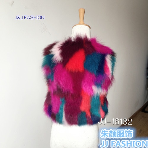 LADY'S VEST IN FOX FUR