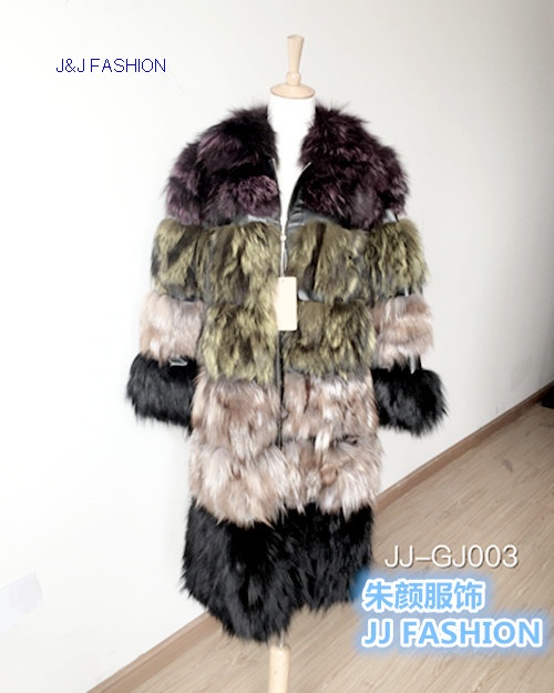 LADY'S COAT IN FOX FUR