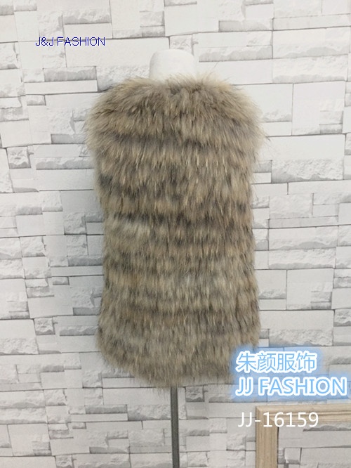 LADY'S  VEST   IN  NATURE RACCOON FUR