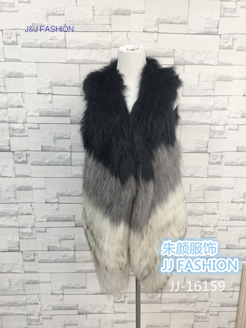 LADY'S  VEST   IN  NATURE RACCOON FUR