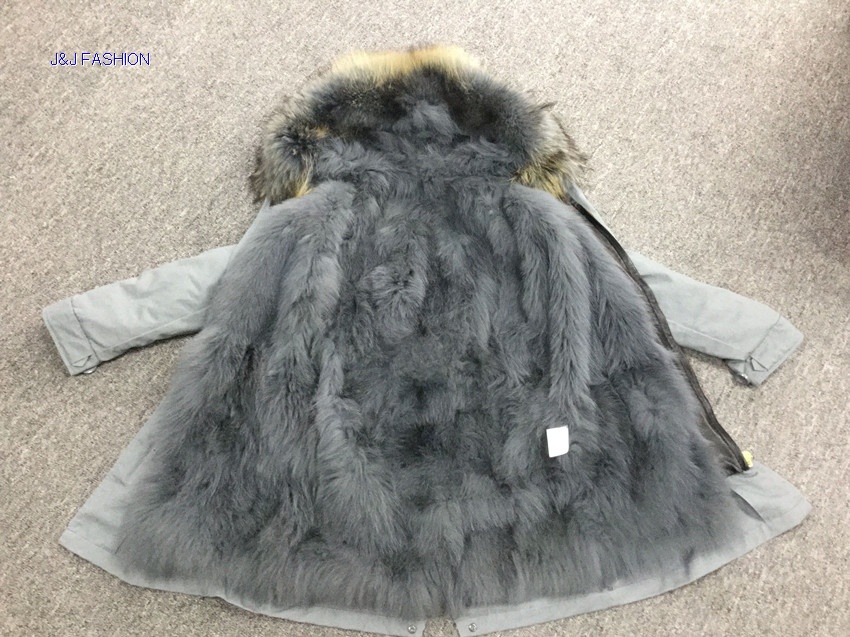 LADY'S  PARKA WITH BIG RACCOON COLLAR AND FOX INNER BODY