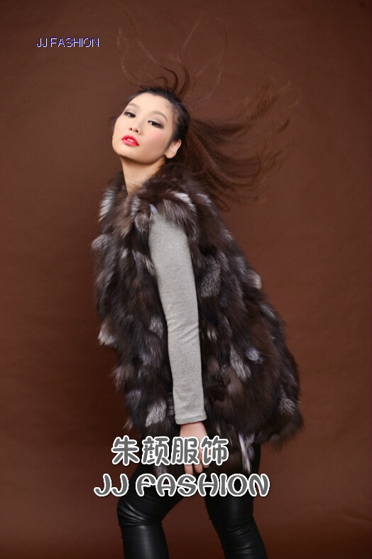 LADY'S LONG VEST IN SILVER FOX FUR