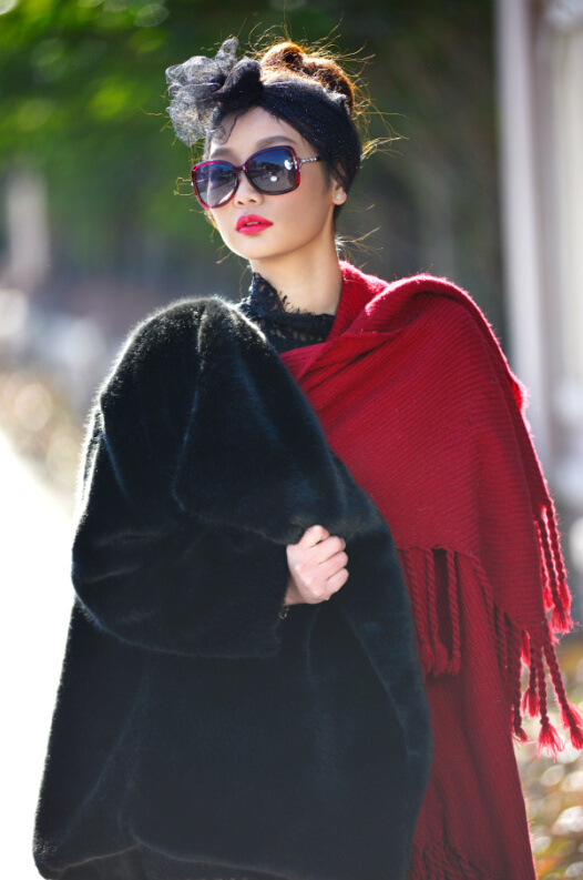 LADY'S  COAT IN FAKE FOX FUR